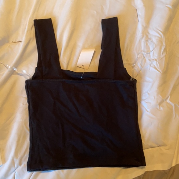 Black cropped tank - Picture 2 of 3